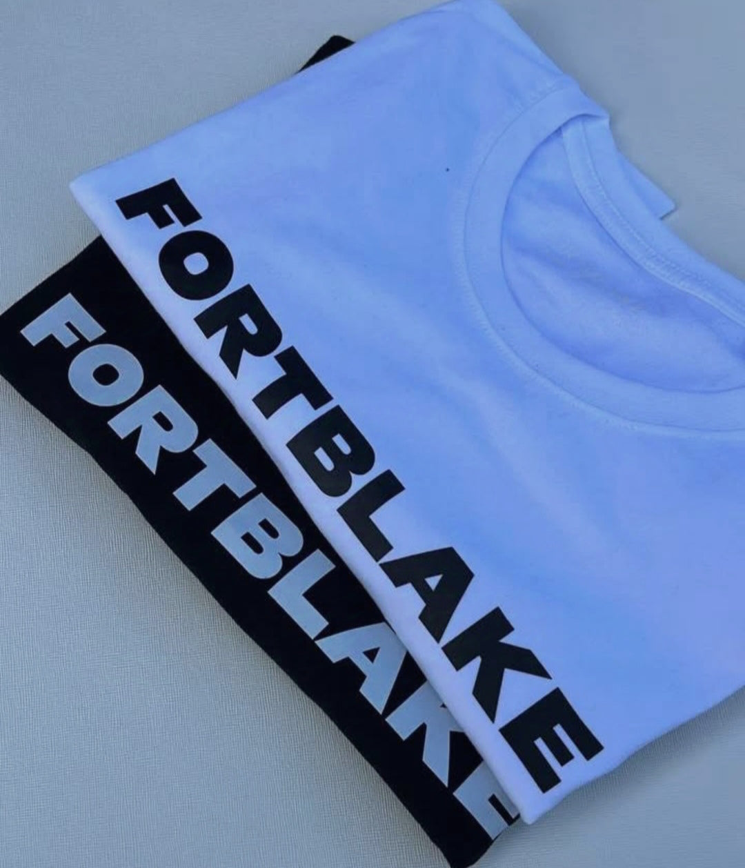 FORTBLAKE DERBY WHITE/BLACK T-SHIRT